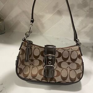 Coach signature small shoulder bag- excellent condition